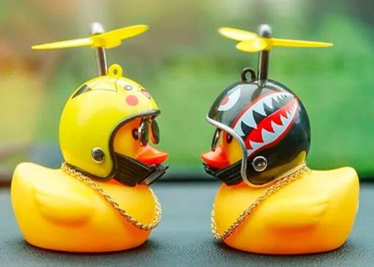 Pato Decorativo c/ Óculos e Corrente Amarelo (sem capacete)