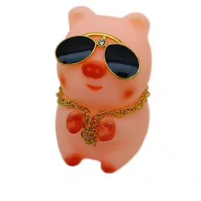 Porco Decorativo Rosa c/ Óculos e Corrente (sem capacete)