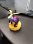 Pato Decorativo c/ Óculos e Corrente Amarelo (sem capacete)